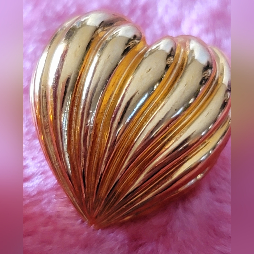 Avon Gold Puffy Heart Earrings, Pierced - Vintage, Estate - Picture 6 of 7